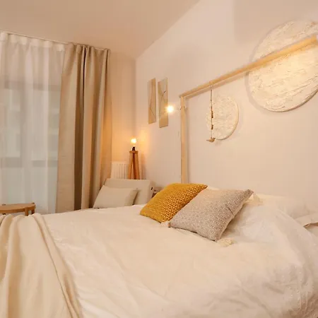 Plaza Studio 6 Apartment