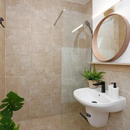 Apartman Plaza Studio 6 *